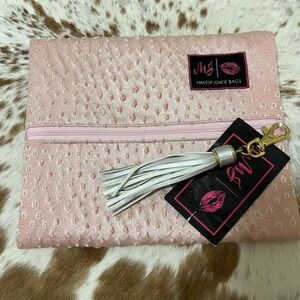 NWT Makeup Junkie Size small Pink